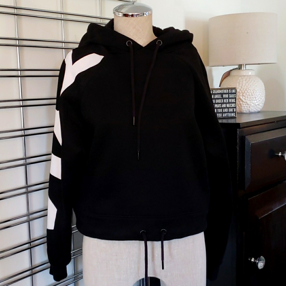 Zyia cropped hoodie..size S